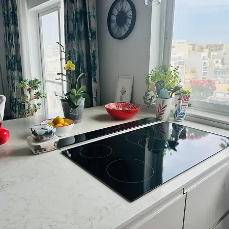 Designer 10min Walk Balluta Сент Джулианс